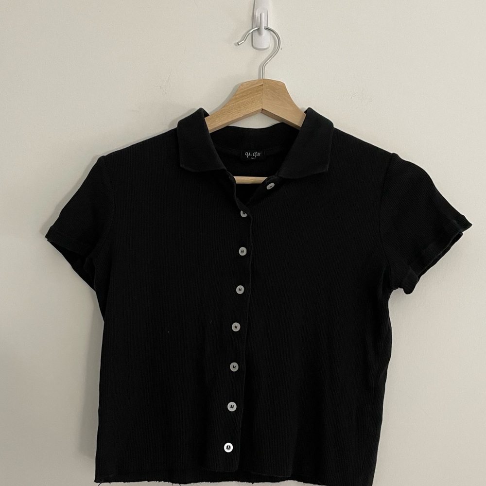 Brandy Melville collared buttoned tee